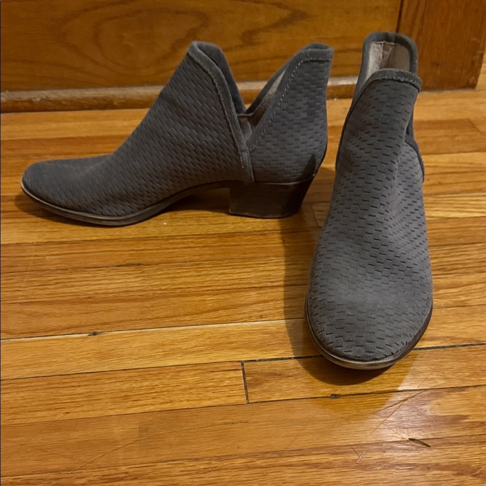 Lucky Brand Textured Gray Suede Ankle Booties 8